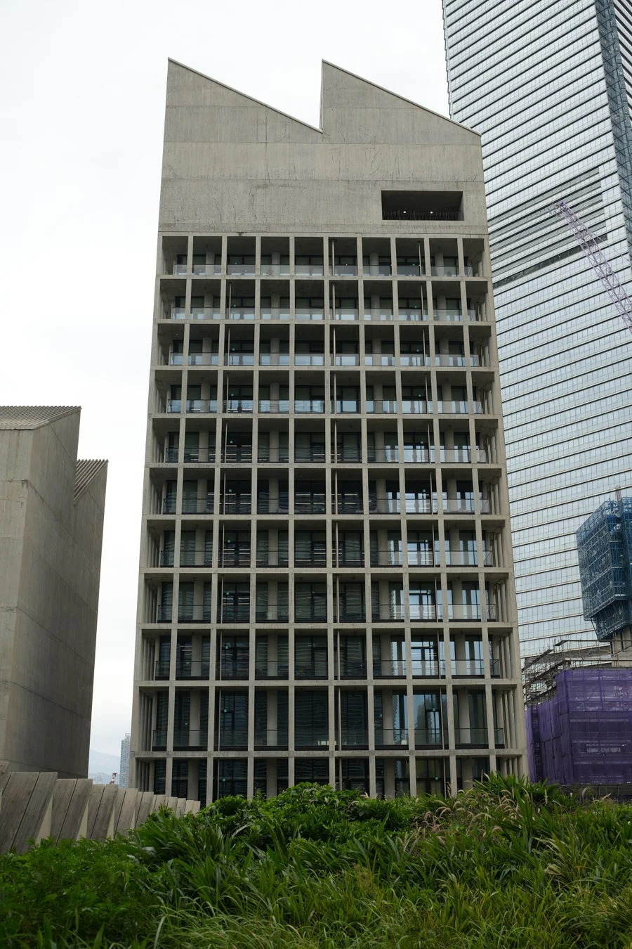 現代建築のビル