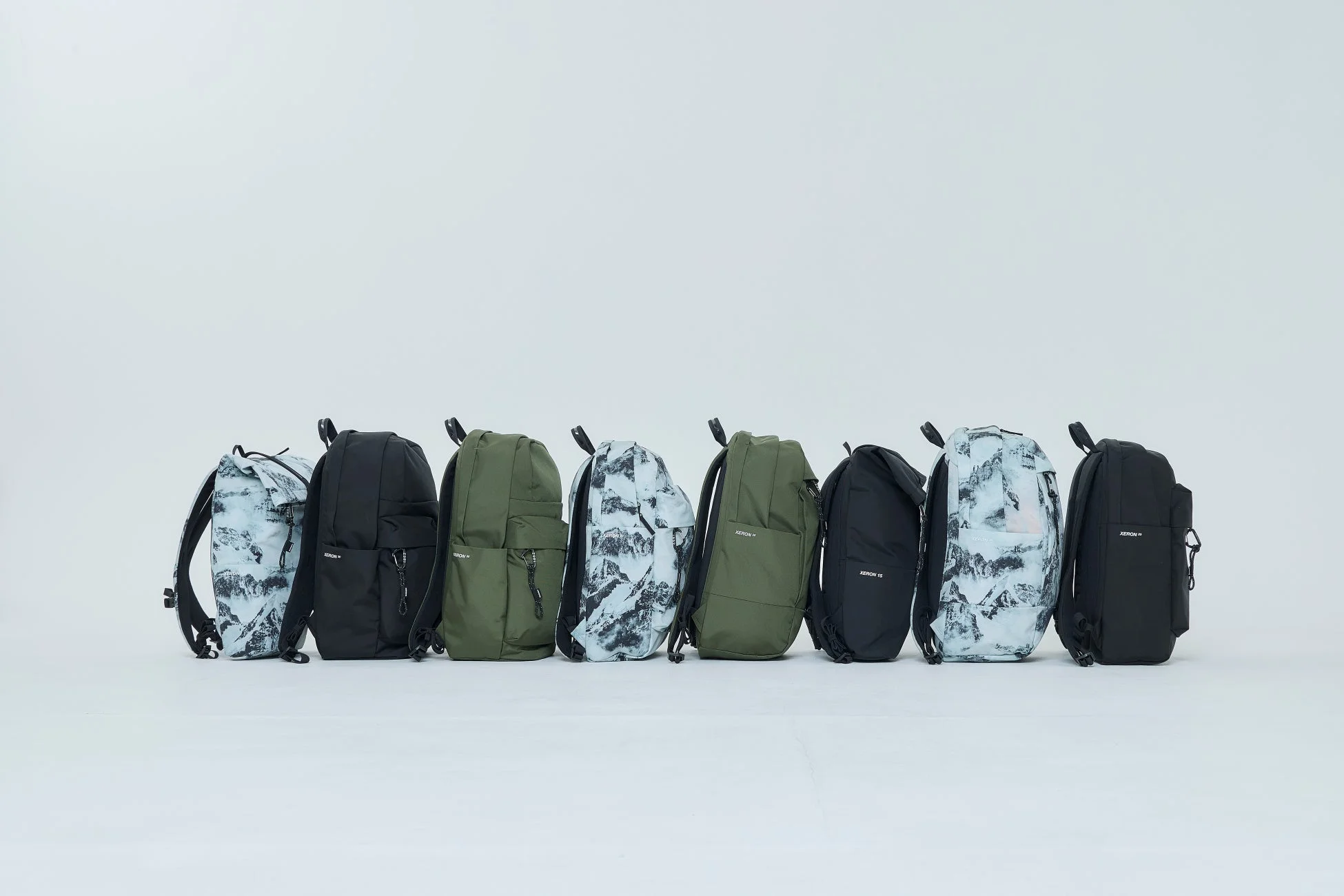 バックパック、リュックサック、カバン、黒、オリーブ、グリーン、柄、白背景